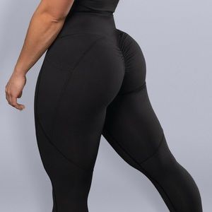 Gently worn Luxe Black Scrunch Butt Leggings